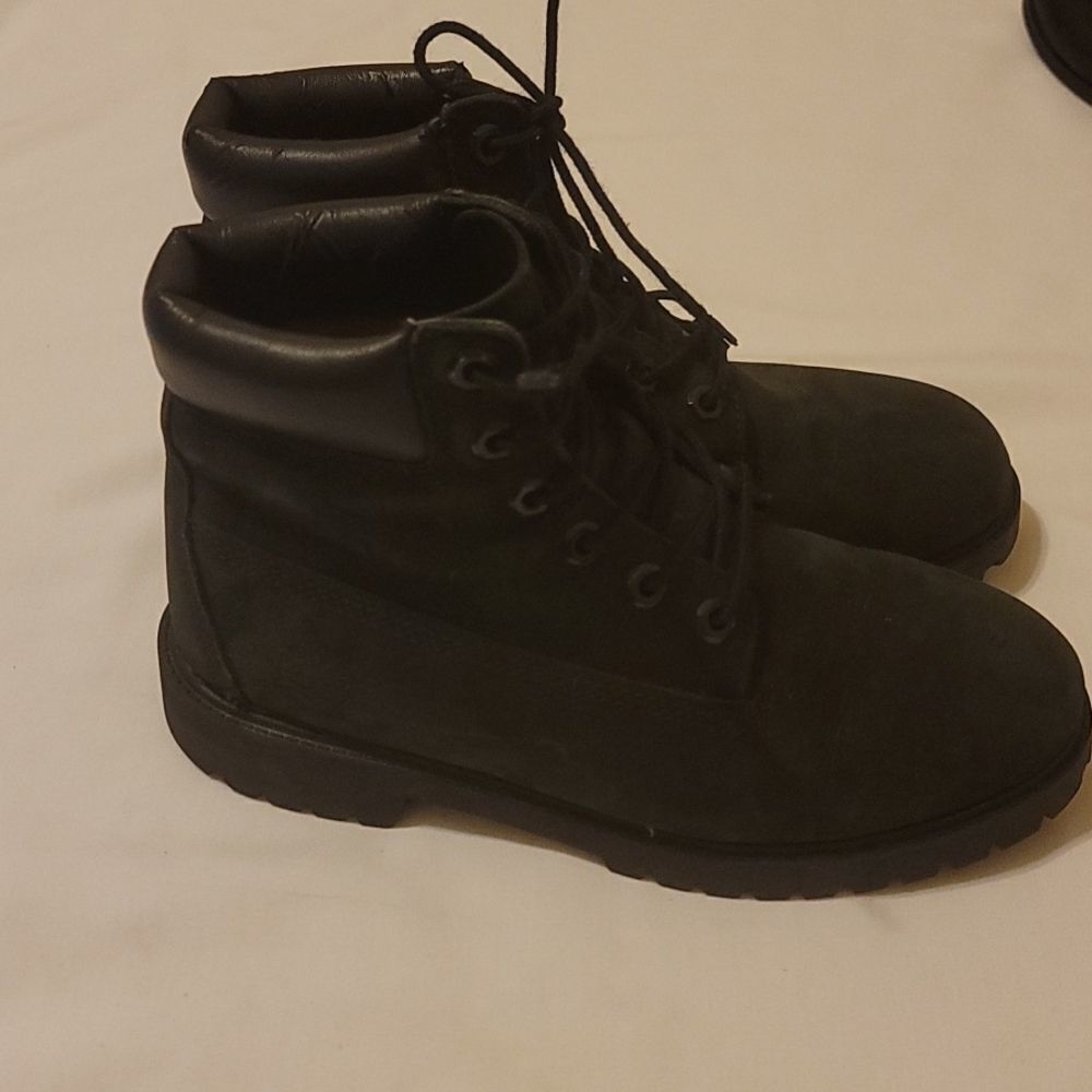 Boys Timberland Waterproof Boots size 38 (6 us)
